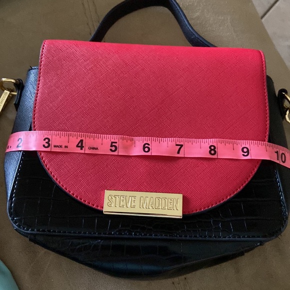 Steve Madden 2Tone Red & Black Crossbody/satchel with removable chain - Picture 9 of 17